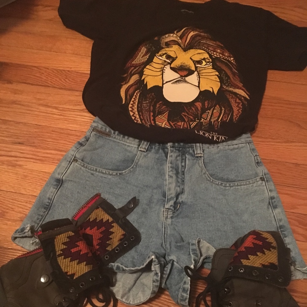 🖤 90s LOVERS LION KING TRIBAL PRINT TEE 🖤